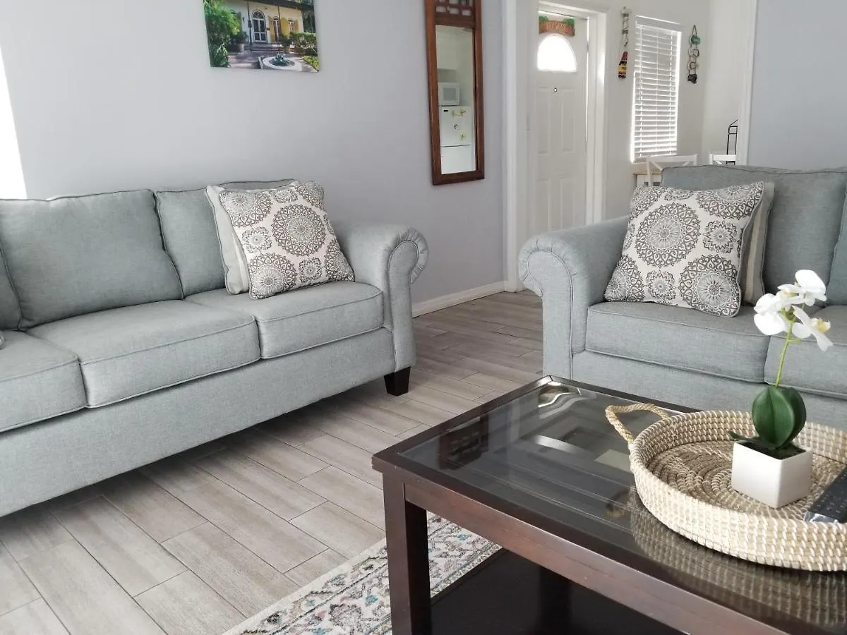 Old Town Suites Key West Guest house