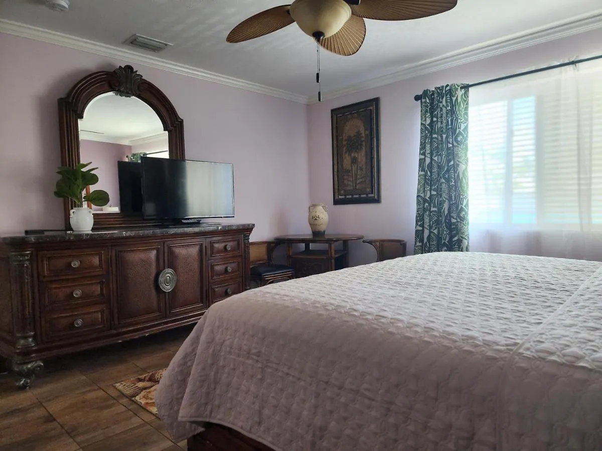 Old Town Suites Key West Guest house