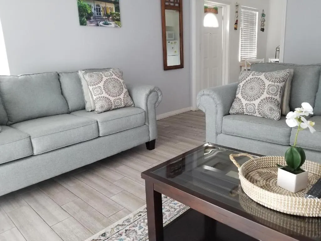 בית הארחה קי וסט Old Town Suites